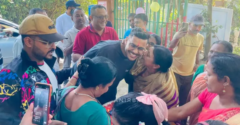 নিজ বাড়িতে শমিত সোম